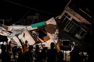 Se conoció de una primera víctima del sismo de mayor magnitud de este año en Taiwán. Foto: EFE