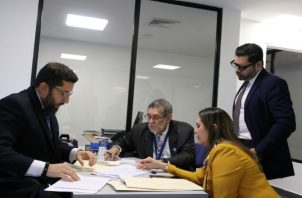 El  director nacional de Organización Electoral, Osman Valdés, presentó tres denuncias ante la Fiscalía General Electoral (FGE). Foto: Cortesía TE