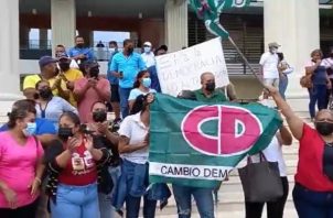 Trabajadores de Cambio Democrático exigen pago de salarios. 