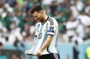 Lionel Messi se lamenta en el partido contra Arabia Saudí, de la primera jornada de la fase de grupos del Mundial de Qatar. EFE