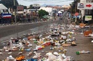 Tras los reportes de basura acumulada, las autoridades de aseo acudieron a realizar la limpieza de las calles. Foto / Redes sociales. 