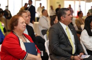 Maricarmen Aponte, embajadora de Estados Unidos en Panamá y Juan Manuel Pino, ministro de Seguridad. Archivo.