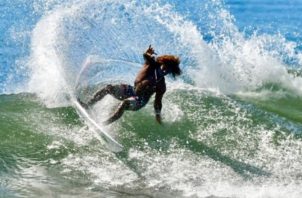 "Oli" Camarena, surfista panameño. Foto: Cortesía