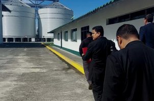 Acodeco realiza diligencia judicial en diligencia judicial en las instalaciones de 13 molinos de arroz. Foto: Cortesía