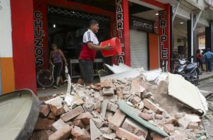Al menos 14 fallecidos por sismo en Ecuador. Foto: EFE