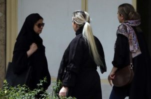 Las autoridades iraníes comenzaron el sábado a aplicar un plan para reimponer el uso del velo. Foto: EFE