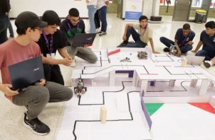 La RoboCupJunior es un espacio en que los estudiantes y mentores aprenden a resolver problemas y desafíos con trabajo en equipo.