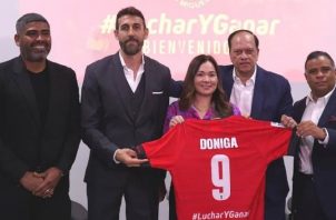 Gabriel 'Gavilán' Gómez (izq.) junto a David Dóniga en su presentación como nuevo técnico del Sporting. Foto. Instagram 