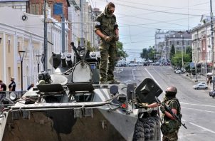Mercenarios de Wagner bloquean una calle en Rostov (Rusia). Foto: EFE