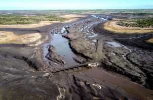 Vistas del embalse Paso Severino afectado por la sequía, el 8 de julio de 2023, en Canelones (Uruguay). Foto: EFE