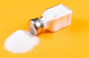 La elevada ingesta de sal está asociada con un mayor riesgo cardiovascular. Foto: Ilustrativa / Freepik