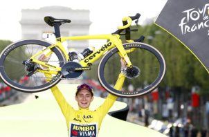 El danés Jonas Vingegaard se coronó en el Tour de Francia. Foto:EFE