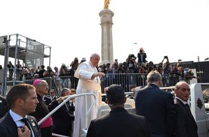 El papa a su llegada al santuario de Fátima. Foto: EFE