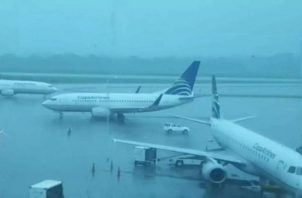 Los vuelos en Tocumen atrasaron sus arribos y salidas, ya que la terminal tuvo que suspender operaciones. Foto: Internet