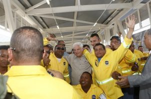 Martinelli inaugura el Metro de Panamá. 