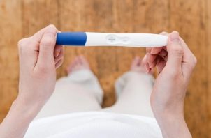 Mujeres con edades  avanzadas, deben acudir a un profesional de la salud reproductiva después de seis meses sin lograr el embarazo. Foto: Ilustrativa / Pexels