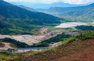 Depósito de relaves de la minera china Ecuacorriente que opera la mina Mirador, en El Pangui. Foto: EFE