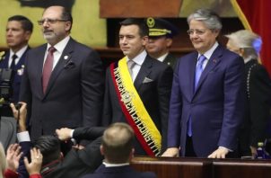 El presidente entrante de Ecuador, Daniel Noboa,  junto al presidente de la Asamblea Nacional, Henry Kronfle. Foto: EFE