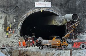 Vista general del túnel Silkyara que se derrumbó mientras estaba en construcción, atrapando a 41 obreros. Foto: EFE