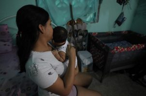El embarazo adolescente es un grave problema en Panamá. Foto: EFE