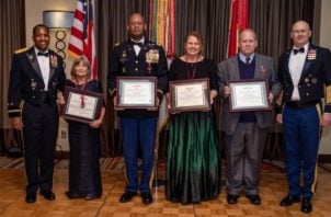 Cuatro ex miembros del ejército de los Estados Unidos fueron condecorados por participación en la Operación Causa Justa en Panamá. Foto: U.S Army