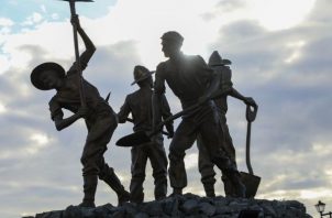 Homenaje póstumo a más de 8 mil trabajadores gallegos/españoles que vinieron a trabajar en la construcción del Canal de Panamá . Foto: Cortesía