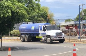 Han tenido que recurrir a comprar agua embotellada, colocar filtros o bien esperar la llegada de los camiones cisterna.Foto: Thays Domínguez