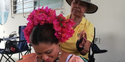 La muerte de su hijo fortaleció su compromiso con el folclor chorrerano, afirma Candelaria Carrasco. Foto Miriam Lasso