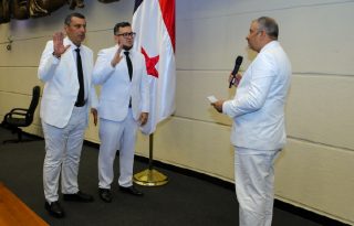 Herrera juramenta a sus vicepresidentes Eliécer Castrellón y Eduardo Vásquez. Cortesía