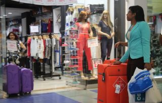 Panamá es reconocida en la región latinoamericana por tener precios accesibles en la ropa, calzados y otros artículos de uso personal. Cortesía