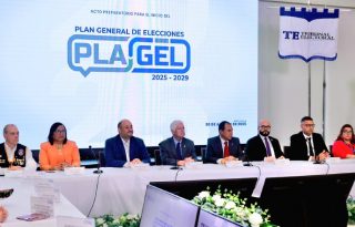 El salón de eventos del Tribunal Electoral fue la sede de este acto que contó con la presencia de representantes de partidos políticos. Cortesía