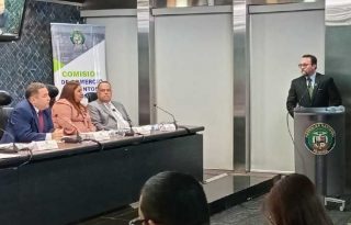El ministro Julio Moltó contestó un cuestionario de 17 preguntas formulado por los diputados.  Francisco Paz