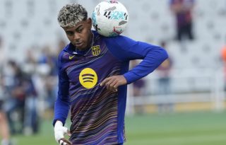 Lamine Yamal entrena con el Barcelona con miras a su partido de Champions League. Foto: EFE