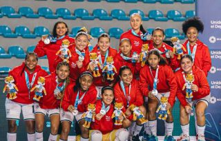 Panamá obtuvo la medalla de plata en futsal femenino. Foto: COP