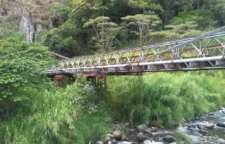 Antiguo puente zarzo sobre el río Caldera, en Chiriquí, el cual fue desmantelado. Este es uno de los ríos más caudalosos del territorio. Archivo