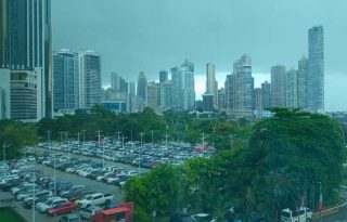 A pesar de que ha sido un año con crecimiento mayor a 2024, todavía hay contención del gasto y una alta tasa de desempleo. Archivo