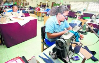 Economista señalaron que se deben ajustar las normas laborales mediante un régimen especial.  Archivo 