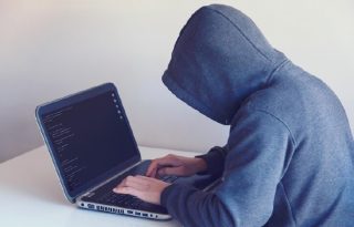 Las estafas afectan la confianza y estabilidad de las víctimas.  Pexels