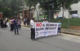Los estudiantes llevan una década protestando contra el examen. Archivo