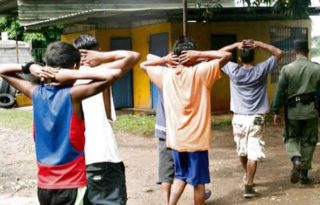 Recomiendan a los padres prestar más atención a sus hijos.  Archivo