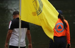 En algunos lugares se tuvieron que colocar banderas amarillas. Cortesía