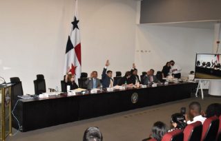Votación en la Comisión de Educación.  Cortesía 