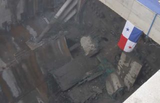 Momento en que la tuneladora rompe la tierra para salir.  Cortesía