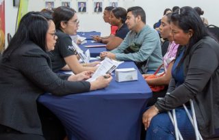 La generación de empleos comienza a dar señales de recuperación, luego de que en años anteriores no marchara acorde al crecimiento. Cortesía