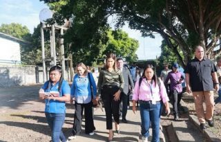 El pasado 5 de febrero, la diputada Alexandra  Brenes realizó la visita al albergue de Tocumen que ha generado este nuevo escándalo. Archivo