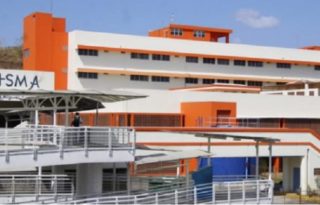 El hospital fue inaugurado en 1998, bajo un modelo diferente.  Internet