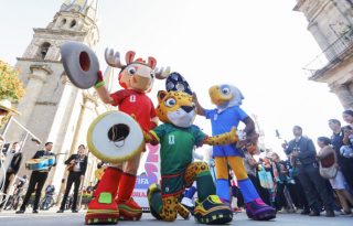 Las mascotas del Mundial 2026, Maple (un alce canadiense), Zayu (un jaguar mexicano) y Clutch (un águila estadounidense). Foto: EFE