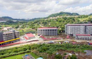 Así se encontraba la construcción del centro regional en 2024.  Archivo