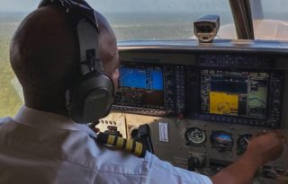 El principal déficit de controladores aéreos lo enfrenta el Centro de Control de Tránsito Aéreo, en el que laboran 63 profesionales. Foto ilustrativa