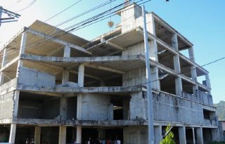 Así quedó la construcción del centro de salud.  Archivo